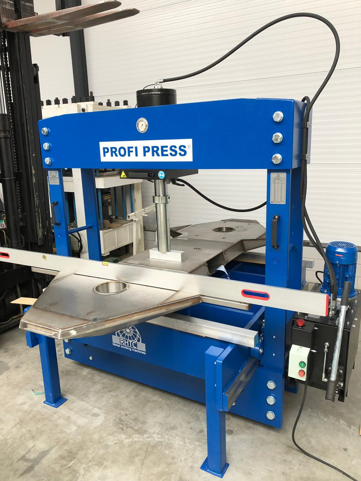 Hydraulic punching RHTC